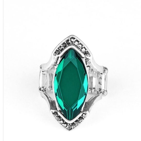 Jewelry - Silver Green Ring